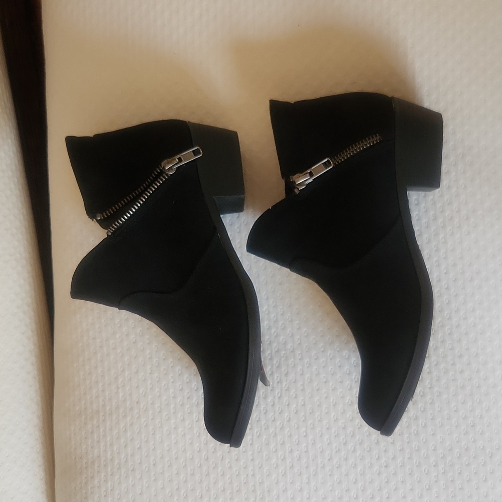 Sun & Stone Black Chelsea boots 6.⁵